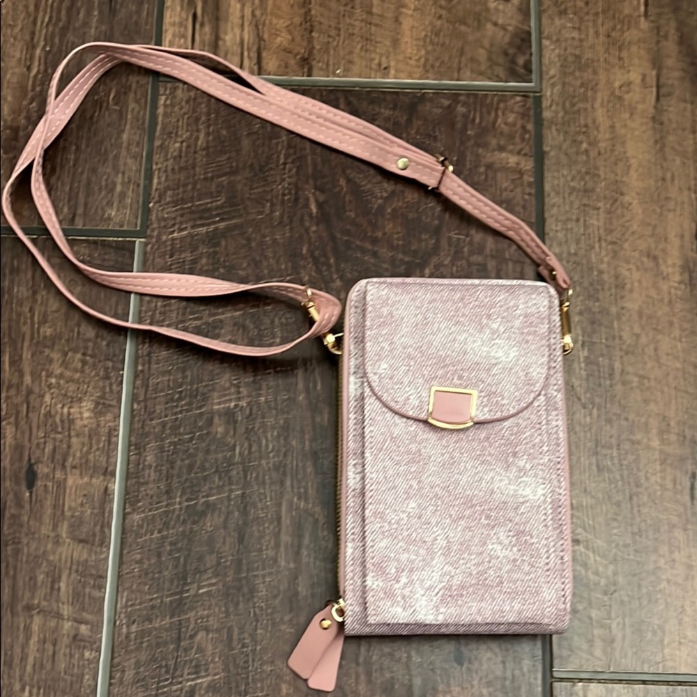 ♦️SOLD♦️ Stylish Pink Crossbody Bag with Leather Accents